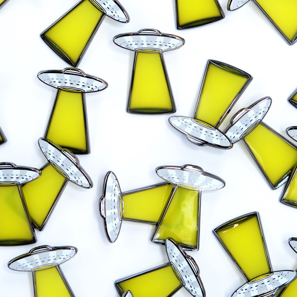UFO Lapel Pin - Yellow - Picture 4 of 4
